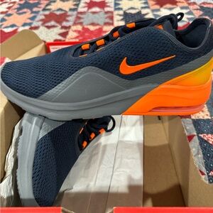 Nike Air Max Motion 2